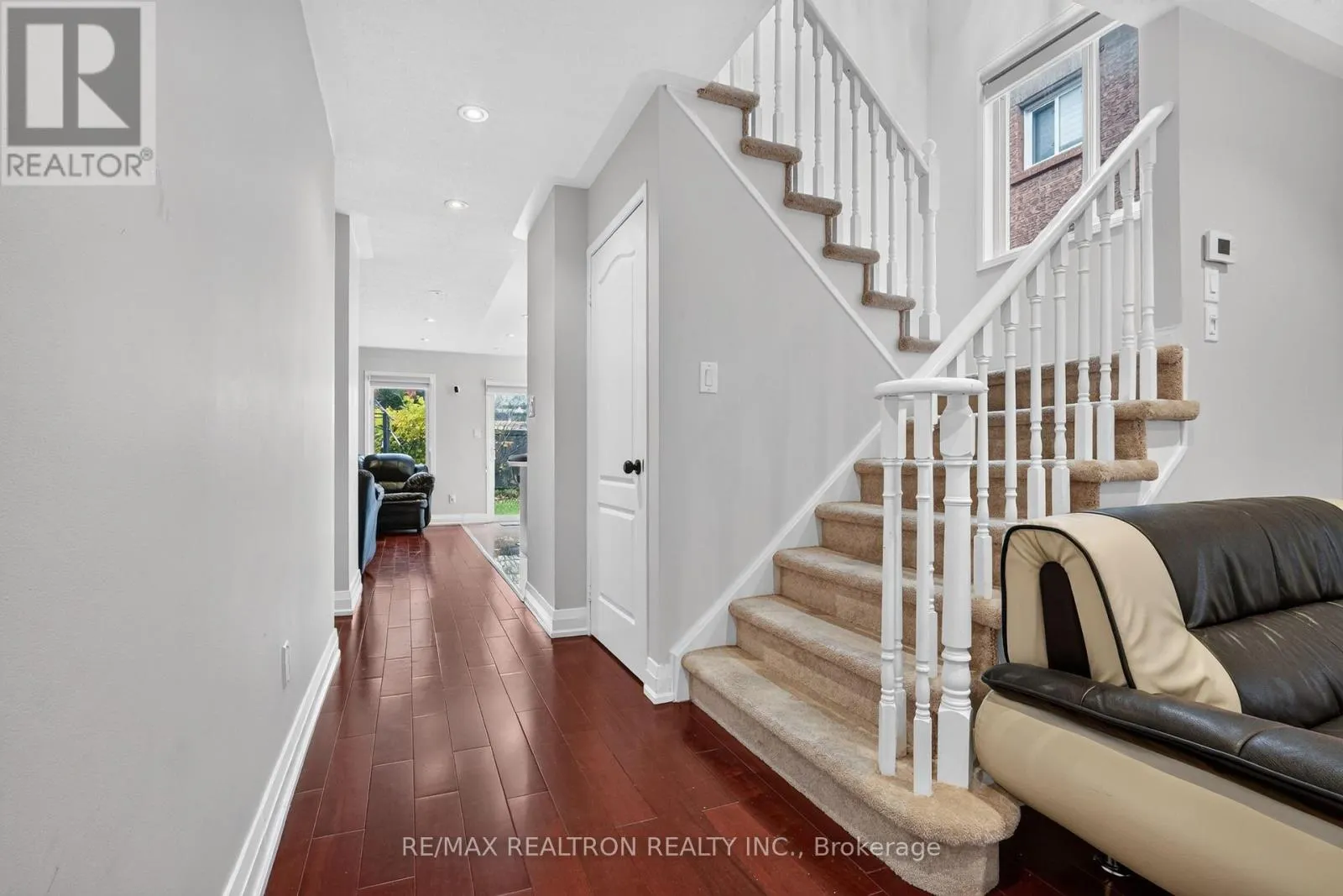 11 MIDDLECOTE DRIVE