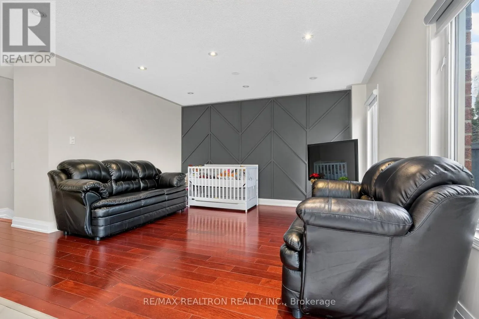 11 MIDDLECOTE DRIVE