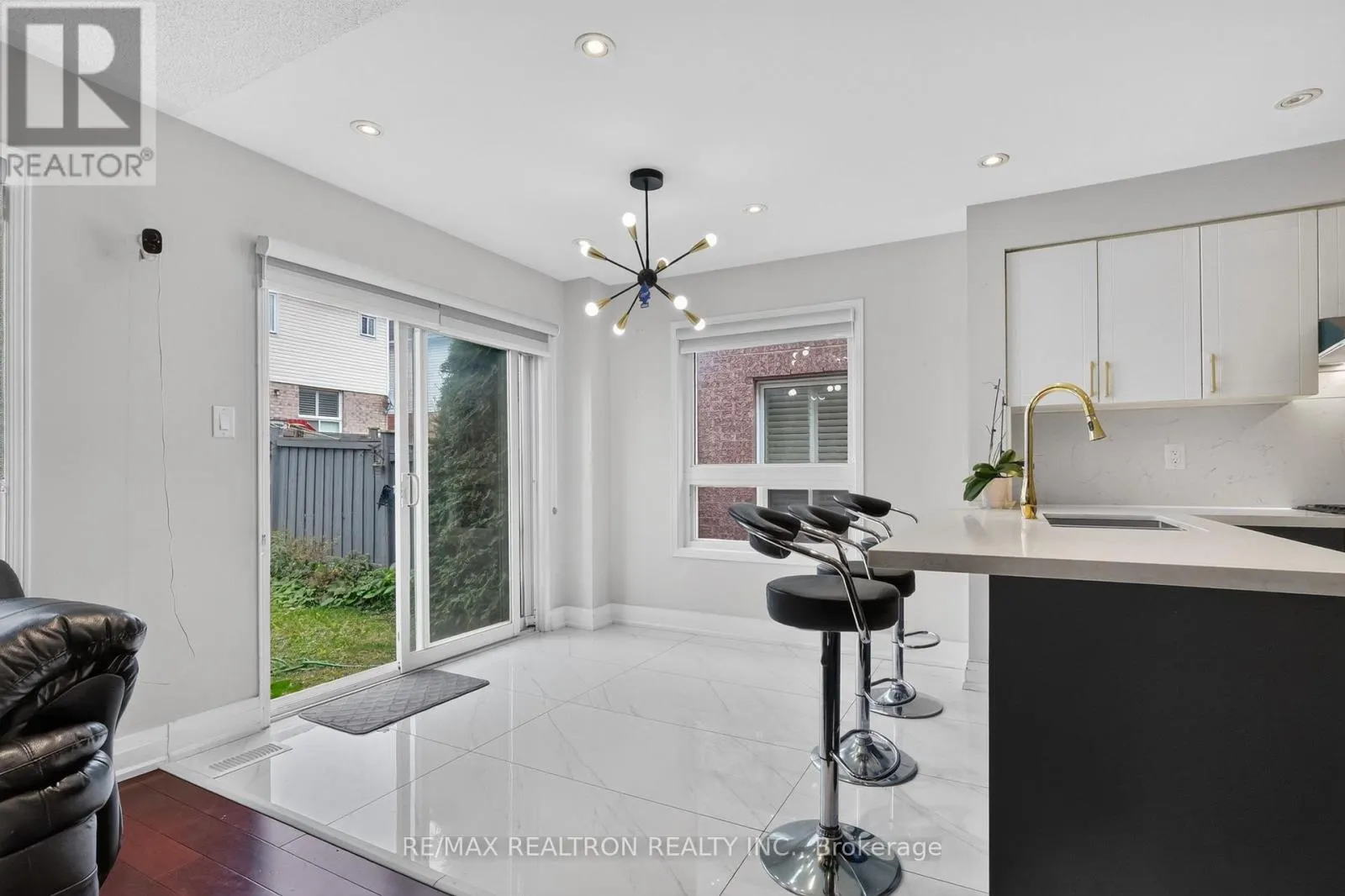 11 MIDDLECOTE DRIVE