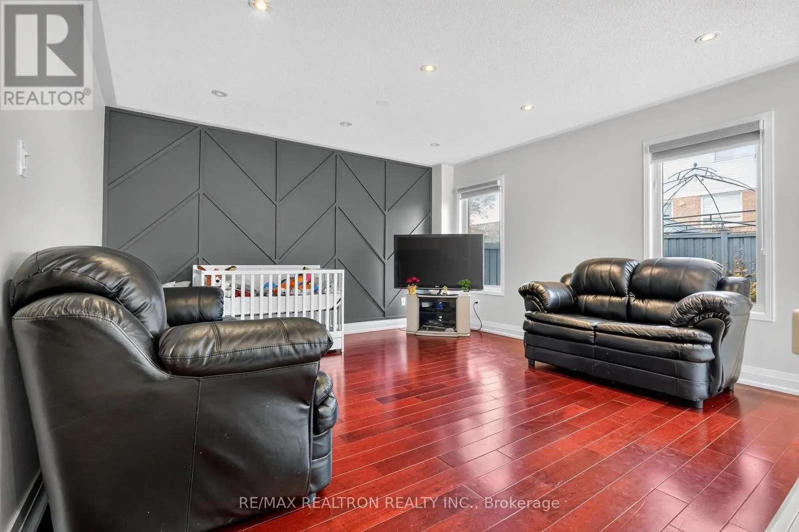 11 MIDDLECOTE DRIVE