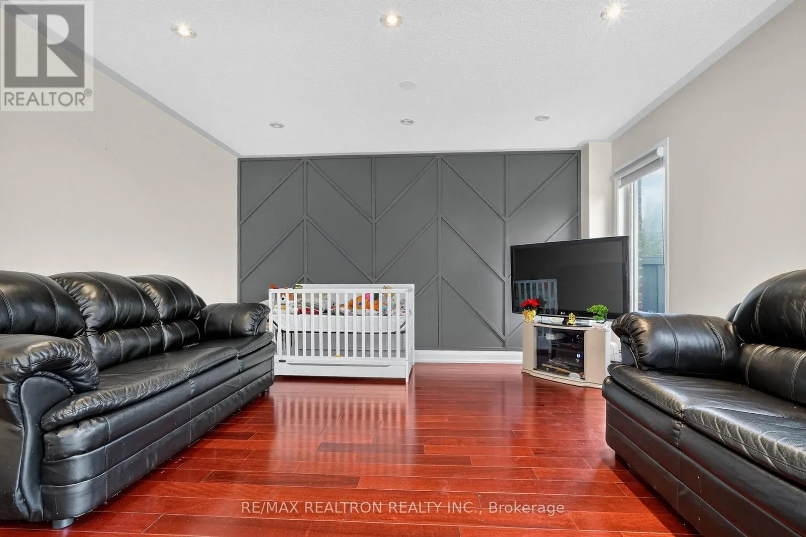 11 MIDDLECOTE DRIVE