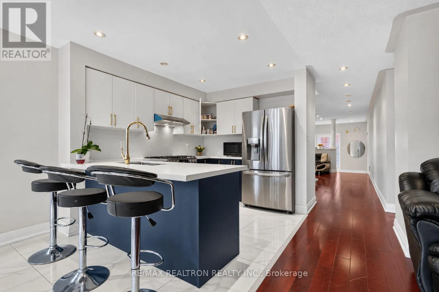 11 MIDDLECOTE DRIVE