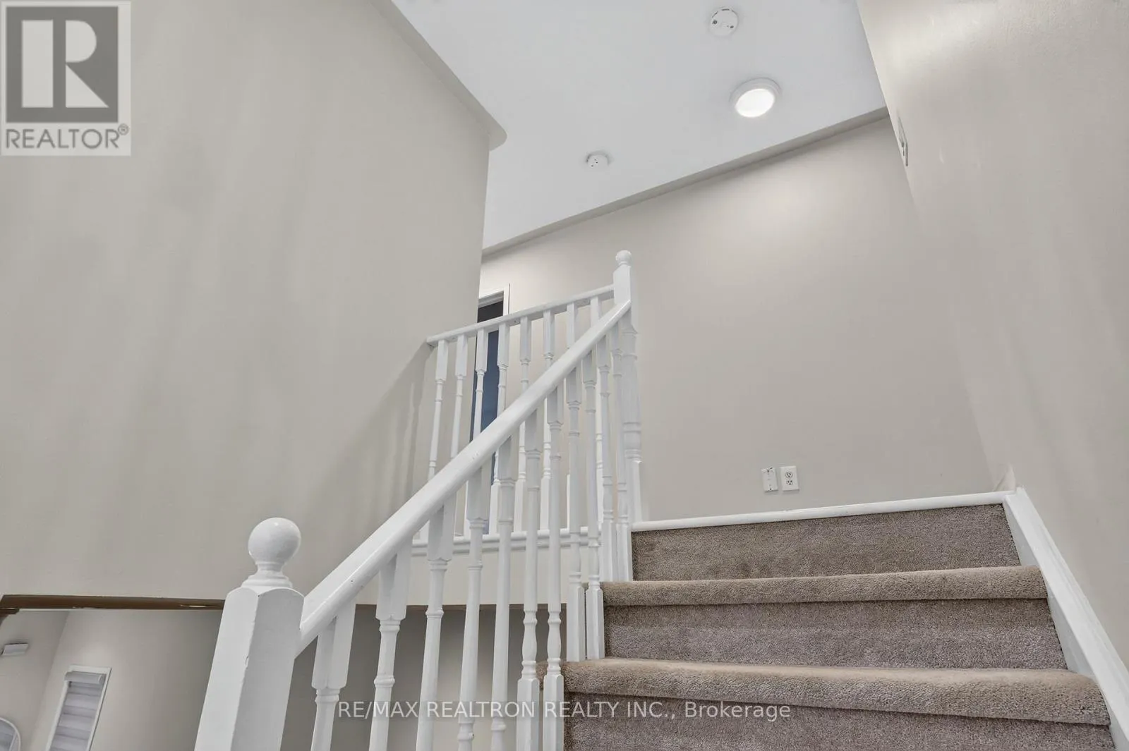 11 MIDDLECOTE DRIVE