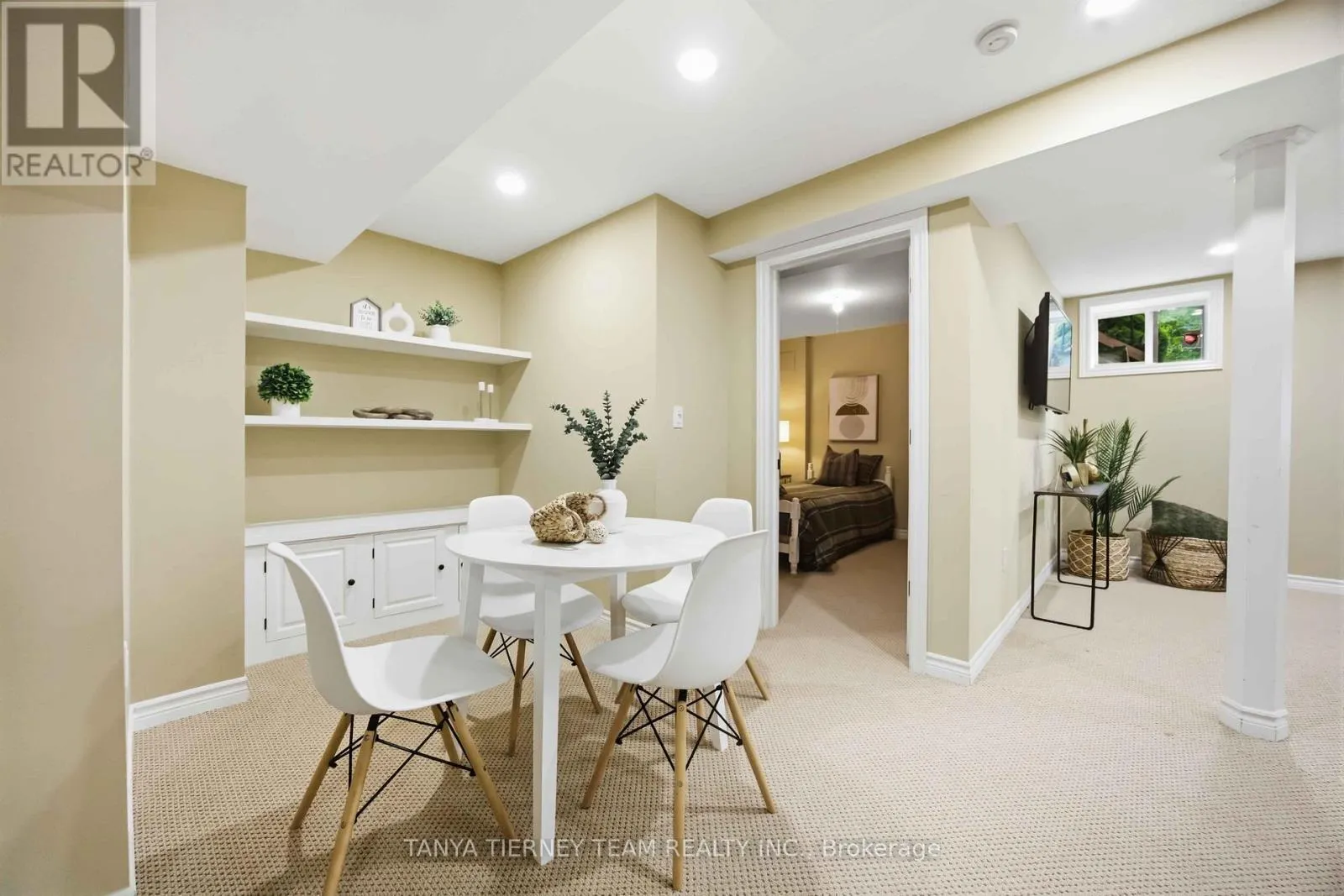17 CODY AVENUE
