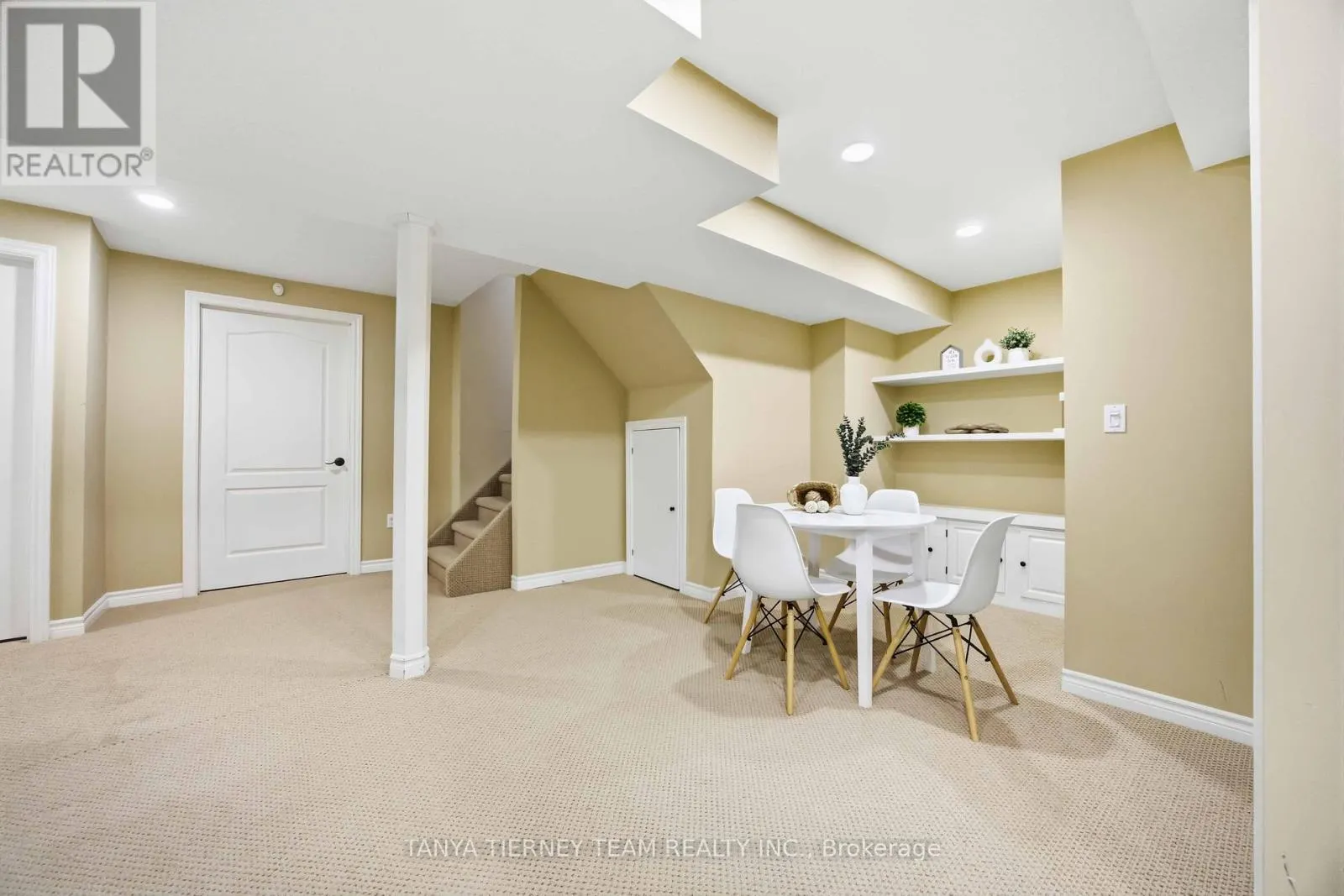 17 CODY AVENUE