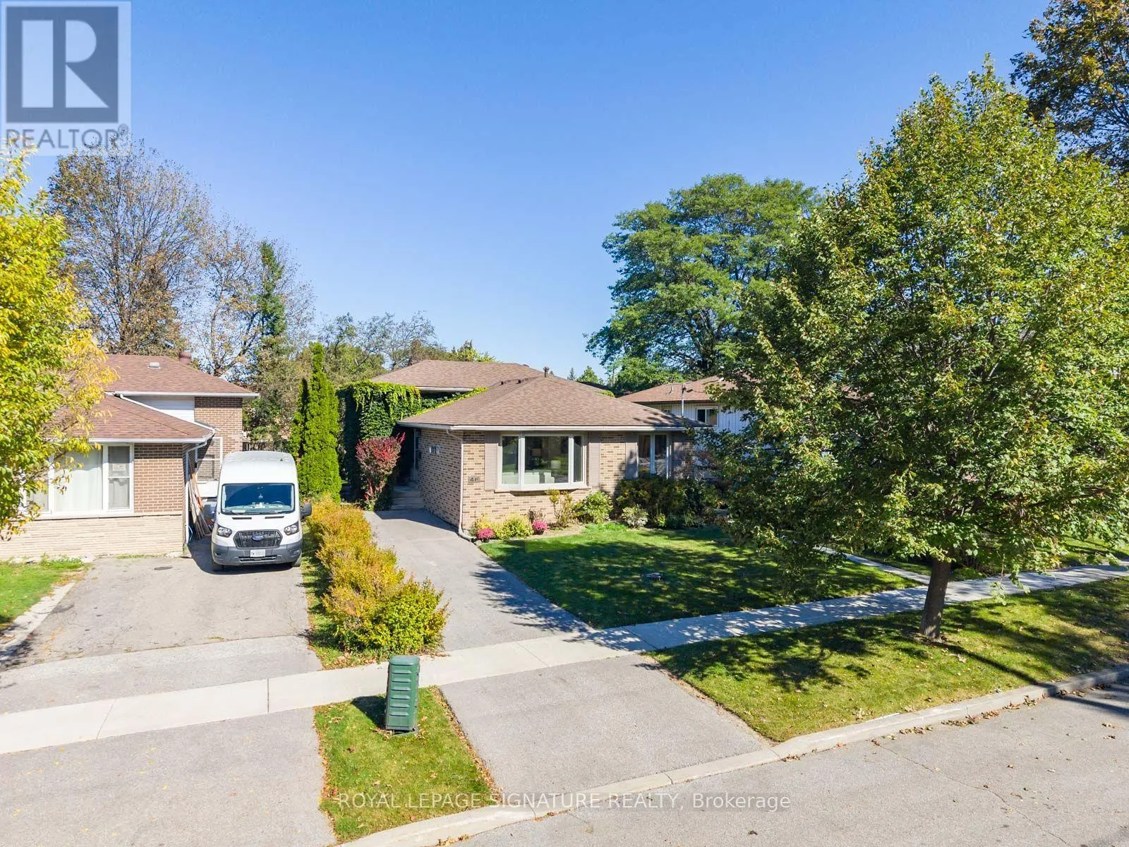46 MANORGLEN CRESCENT