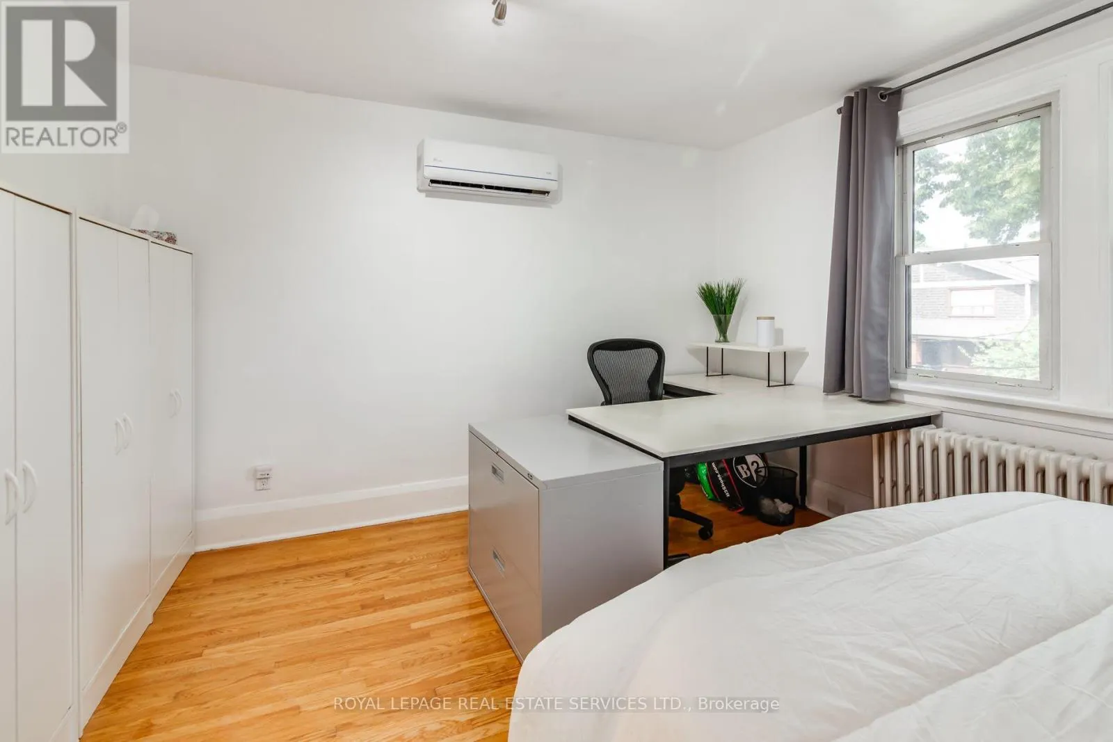 23 KINGS PARK BOULEVARD