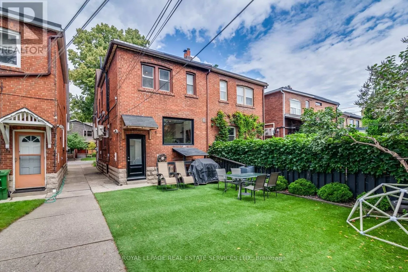 23 KINGS PARK BOULEVARD
