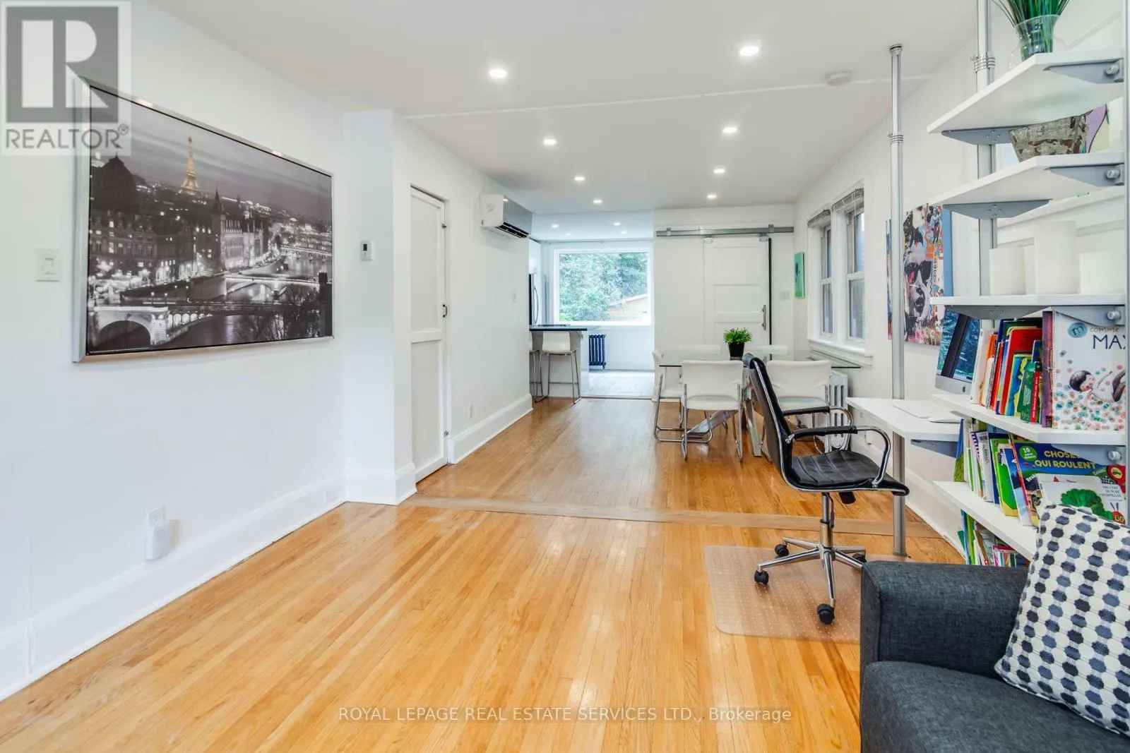 23 KINGS PARK BOULEVARD