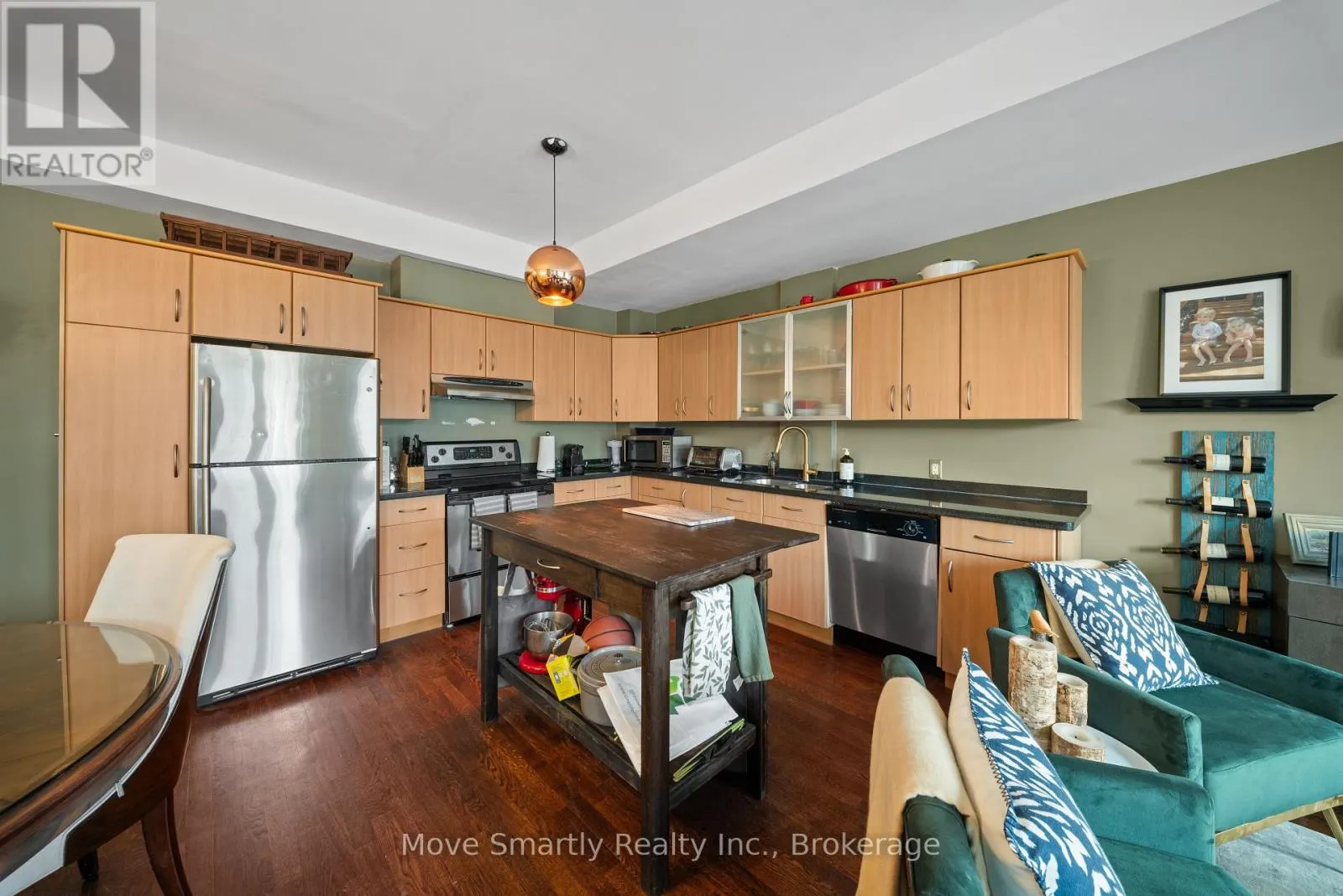 969 QUEEN STREET E