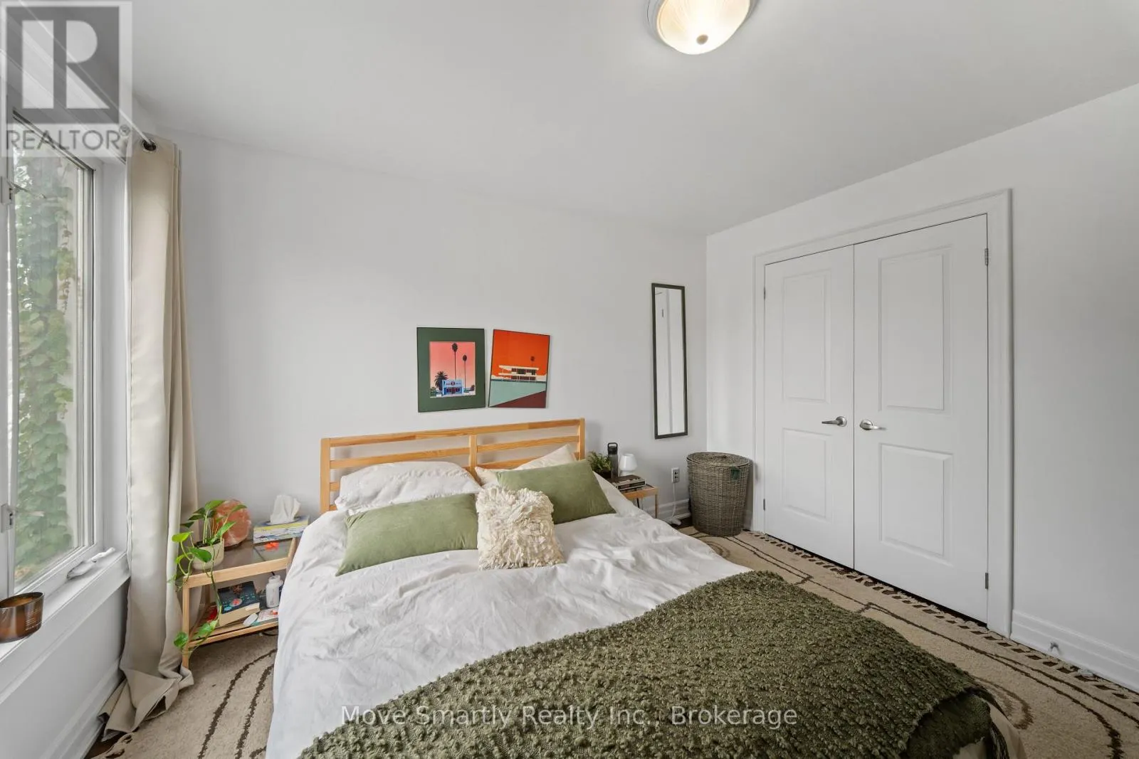 969 QUEEN STREET E