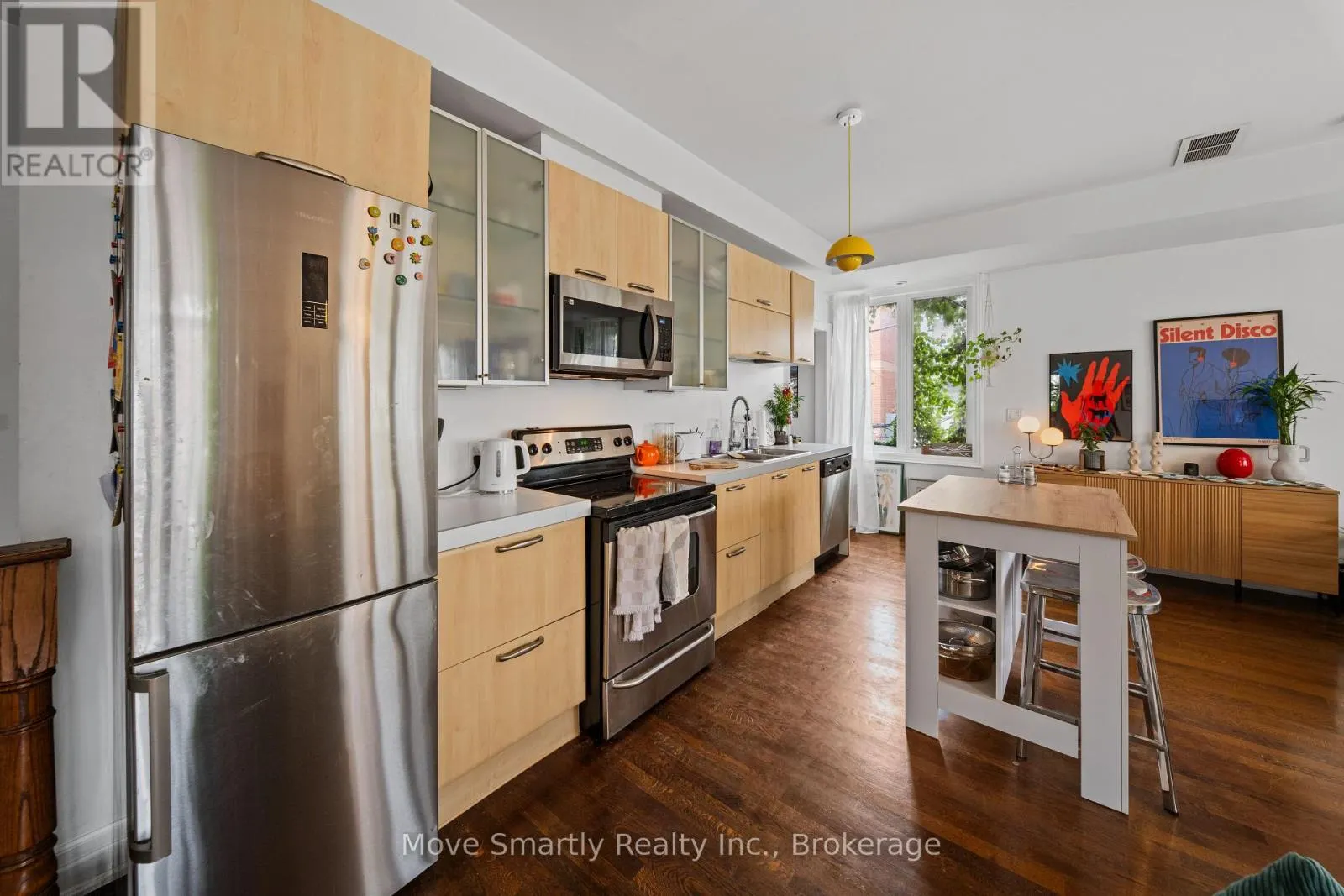 969 QUEEN STREET E