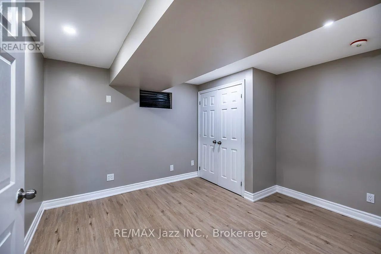 LOWER - 14 ARNOLD CRESCENT #Lower