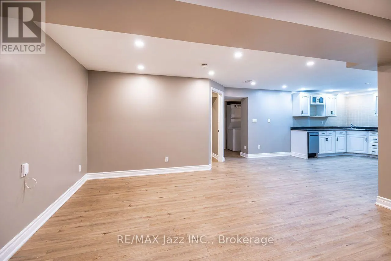 LOWER - 14 ARNOLD CRESCENT #Lower
