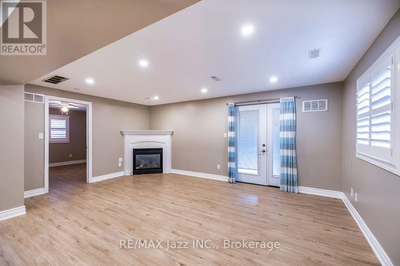 LOWER - 14 ARNOLD CRESCENT #Lower