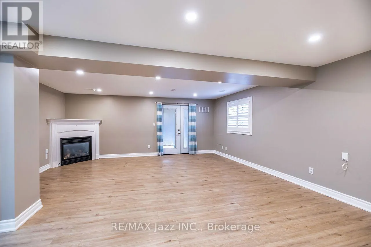 LOWER - 14 ARNOLD CRESCENT #Lower