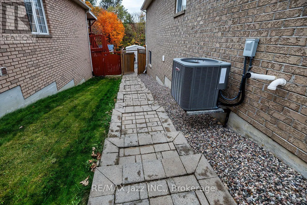 LOWER - 14 ARNOLD CRESCENT #Lower