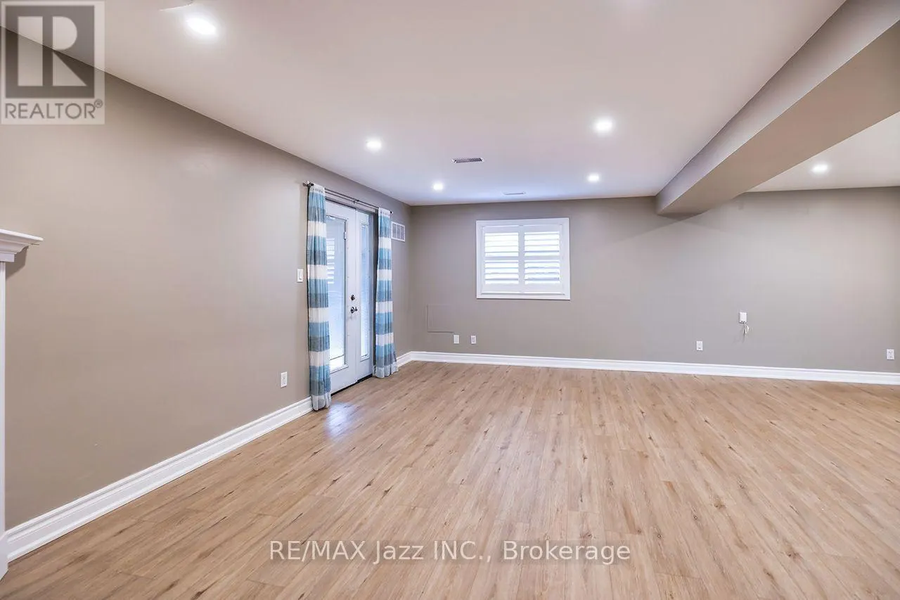 LOWER - 14 ARNOLD CRESCENT #Lower