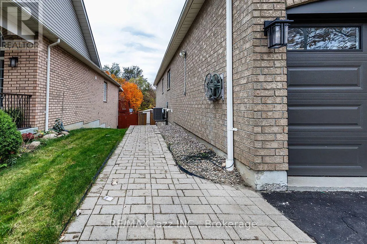 LOWER - 14 ARNOLD CRESCENT #Lower
