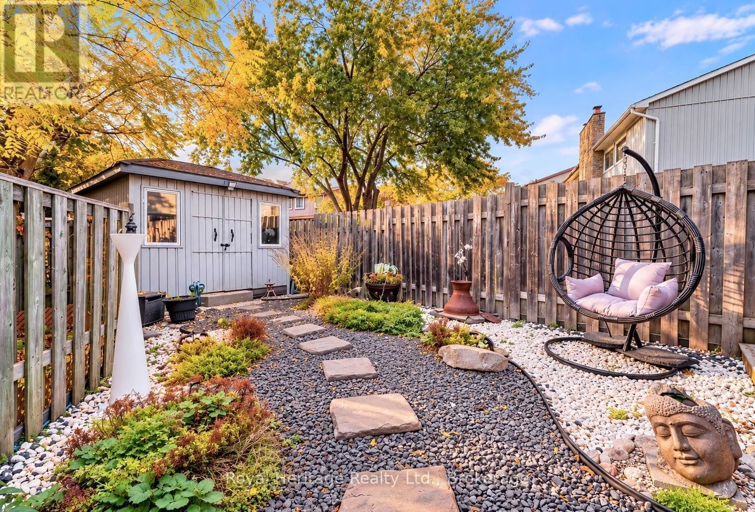 1795 BRONTE SQUARE