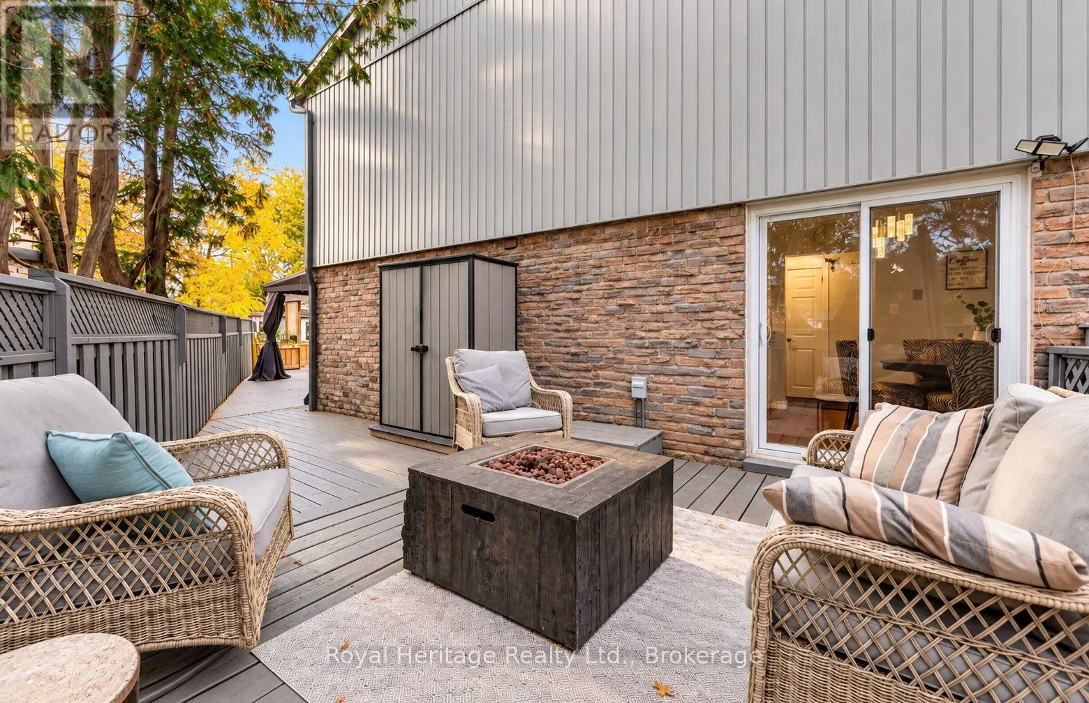 1795 BRONTE SQUARE