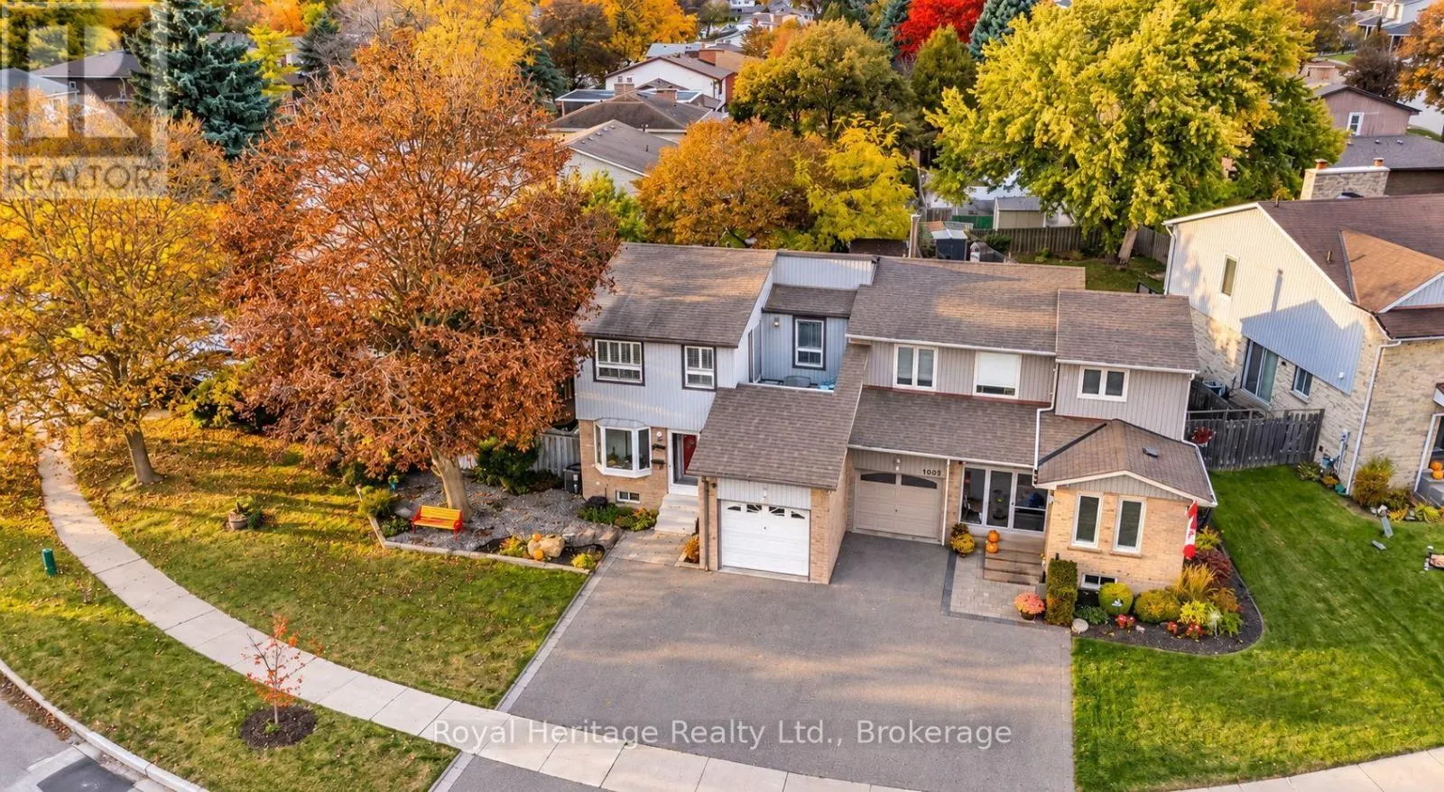 1795 BRONTE SQUARE