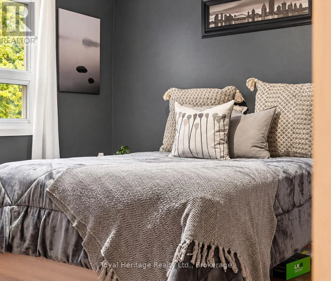1795 BRONTE SQUARE