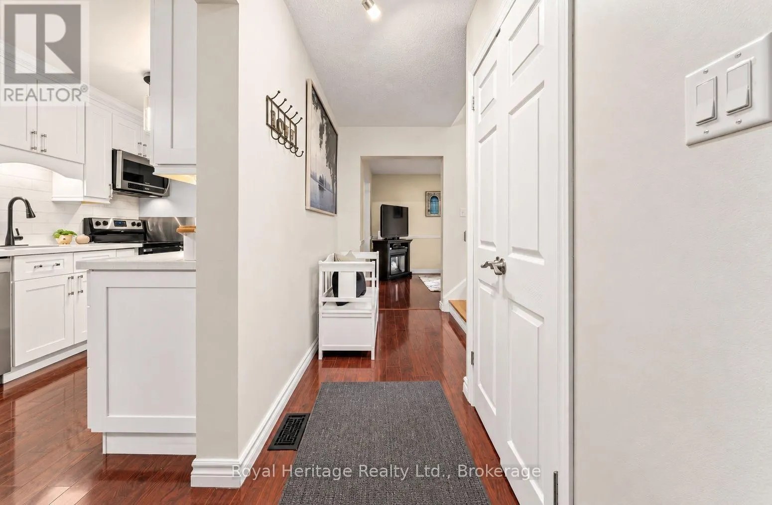 1795 BRONTE SQUARE