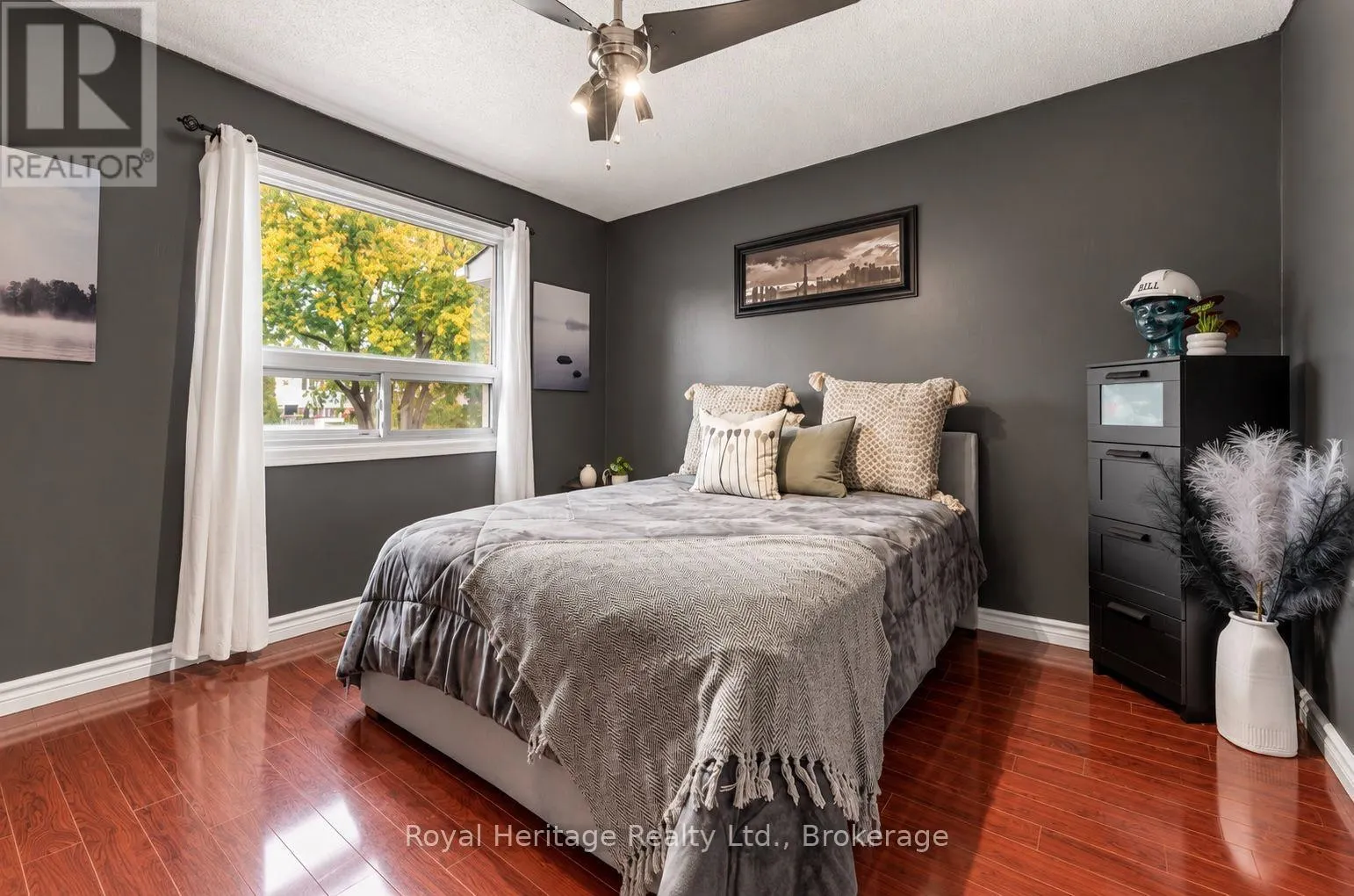 1795 BRONTE SQUARE