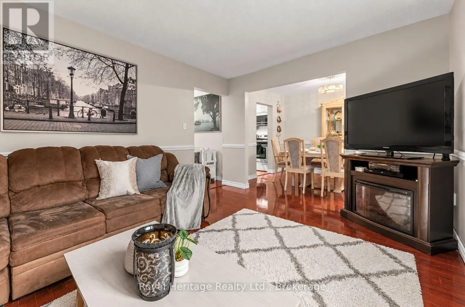 1795 BRONTE SQUARE