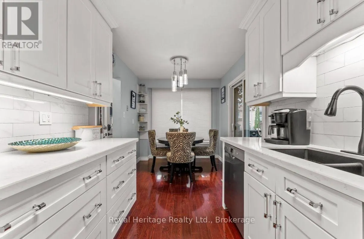 1795 BRONTE SQUARE