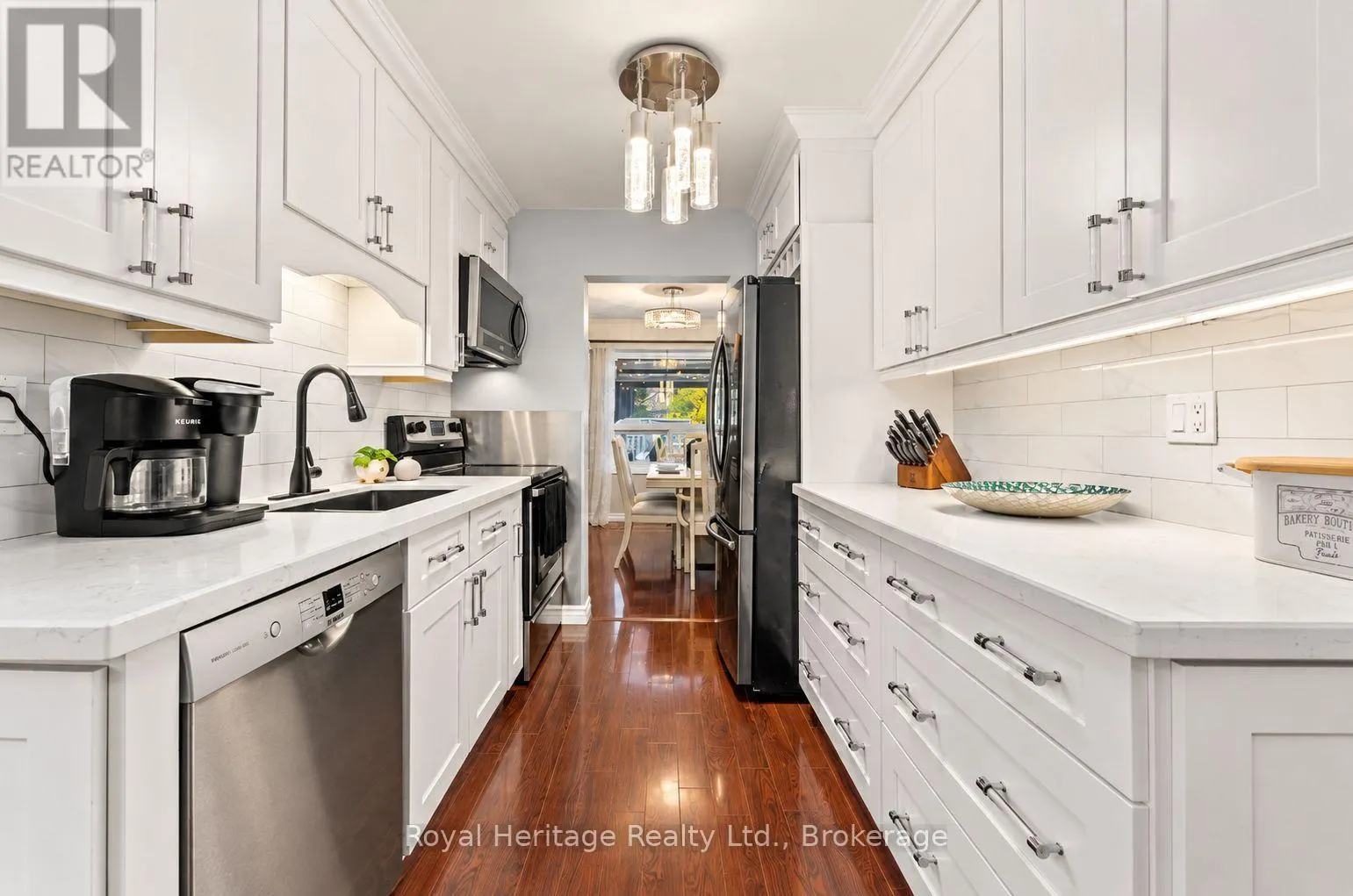 1795 BRONTE SQUARE