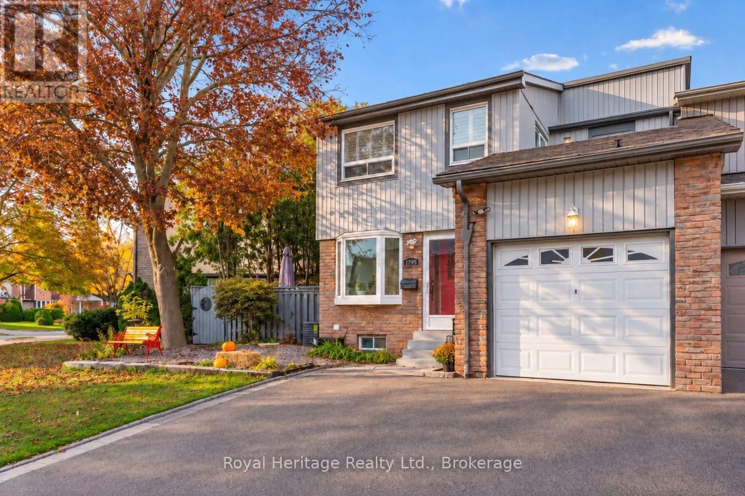 1795 BRONTE SQUARE