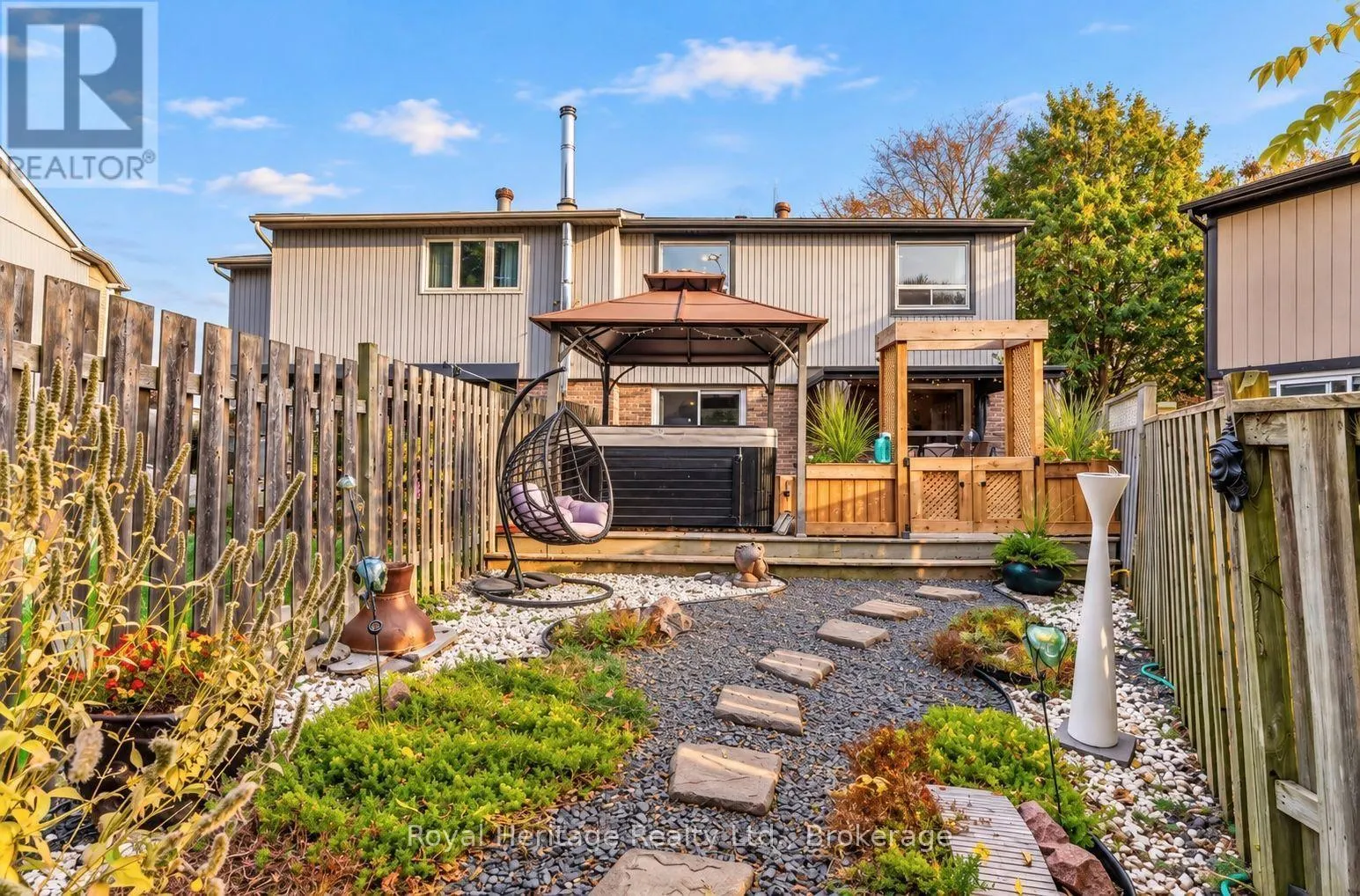 1795 BRONTE SQUARE