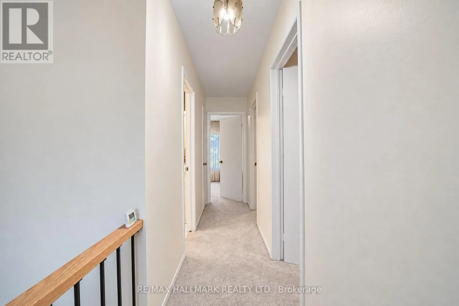 21 QUEENSCOURT DRIVE