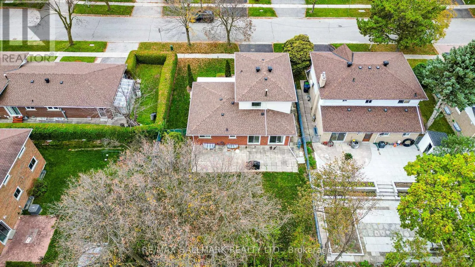 21 QUEENSCOURT DRIVE