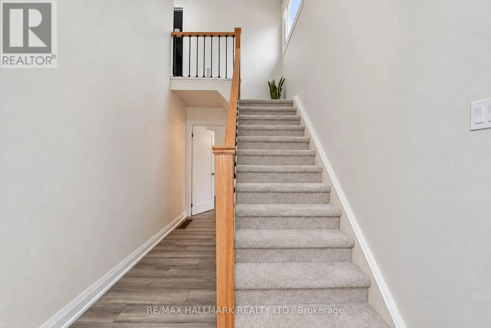21 QUEENSCOURT DRIVE