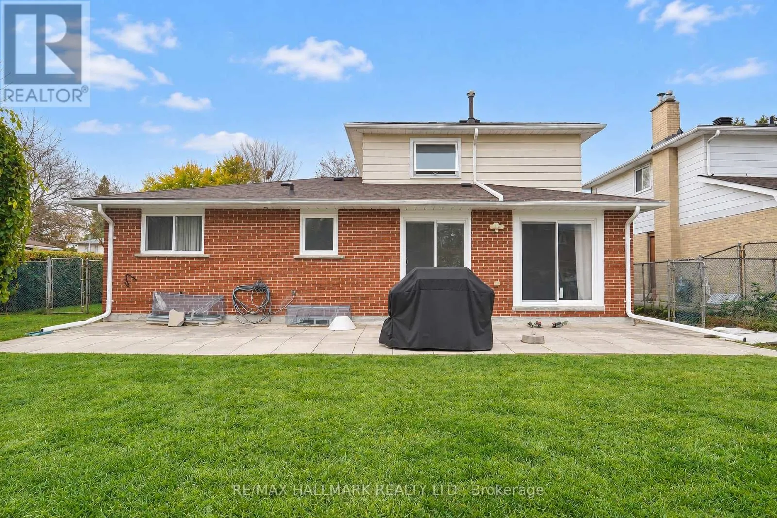 21 QUEENSCOURT DRIVE