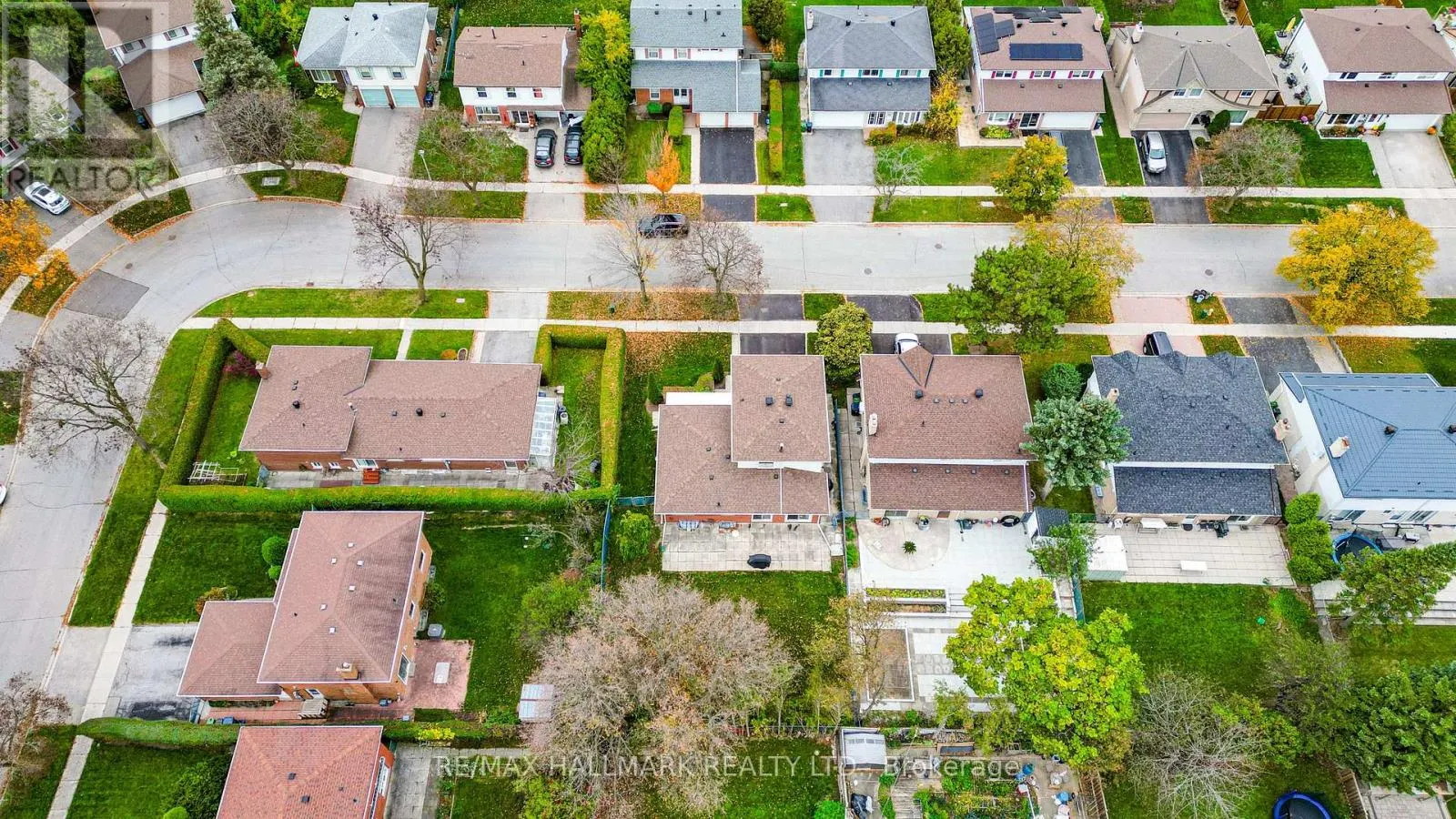 21 QUEENSCOURT DRIVE