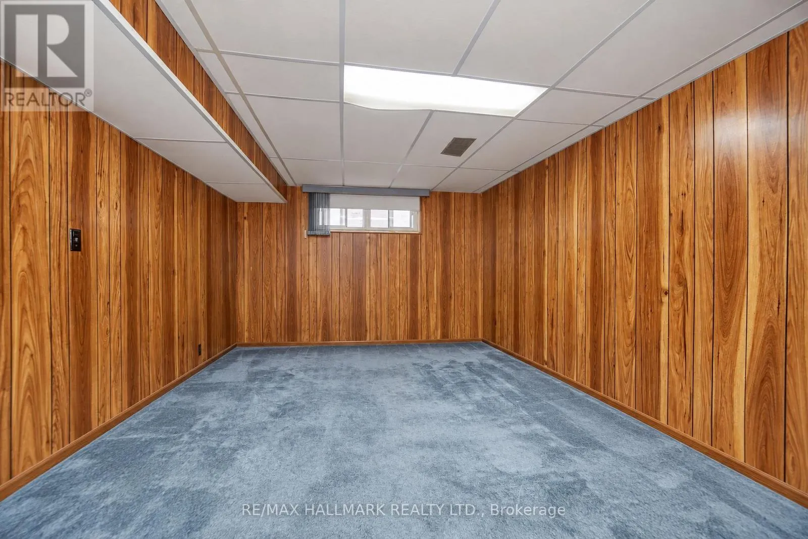21 QUEENSCOURT DRIVE