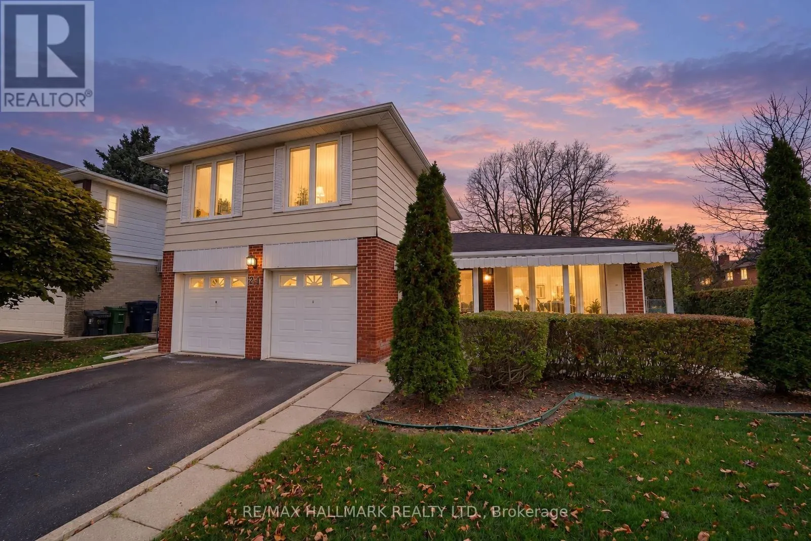 21 QUEENSCOURT DRIVE