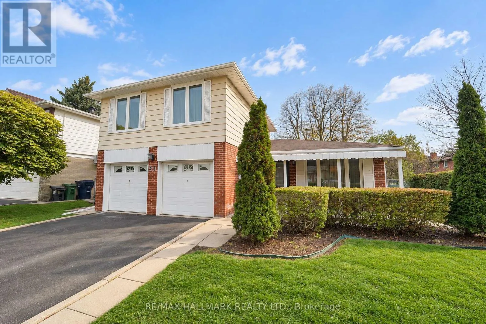 21 QUEENSCOURT DRIVE