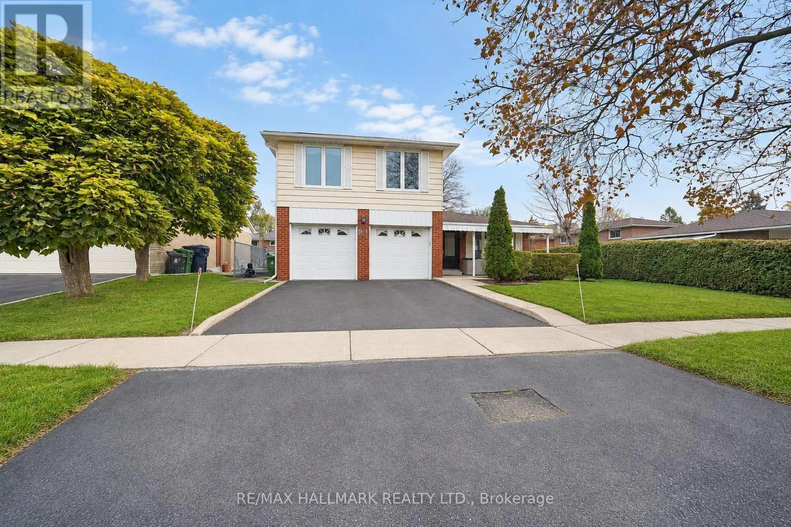 21 QUEENSCOURT DRIVE