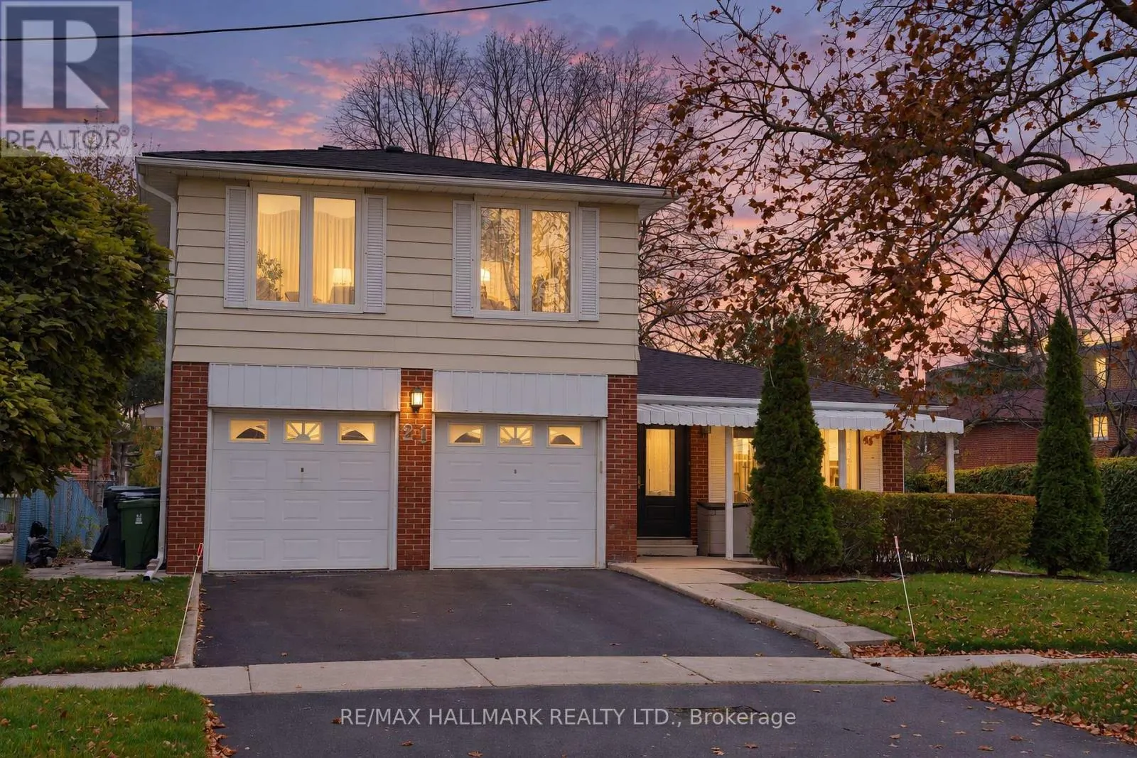 21 QUEENSCOURT DRIVE