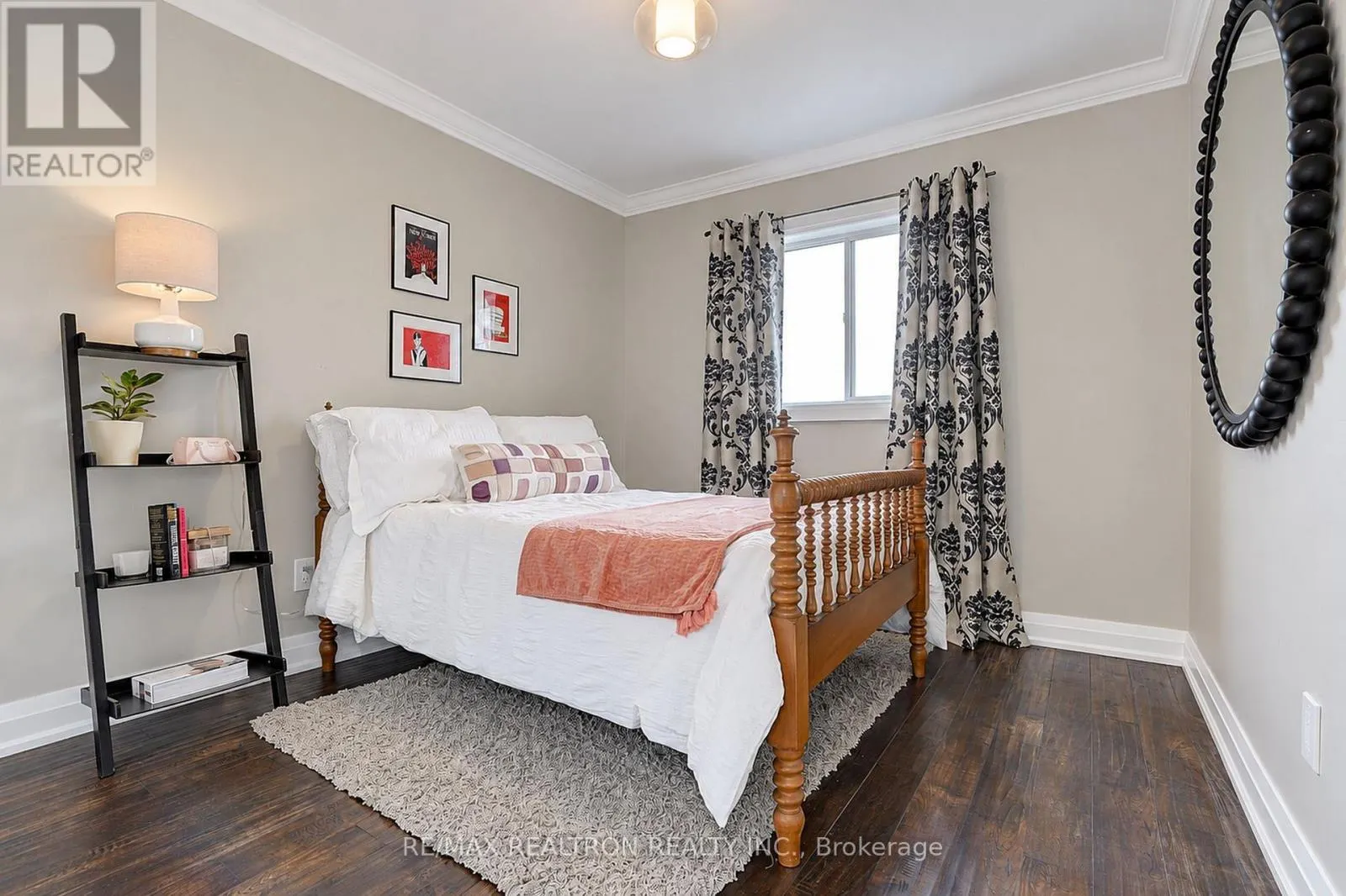 32 TROWELL LANE