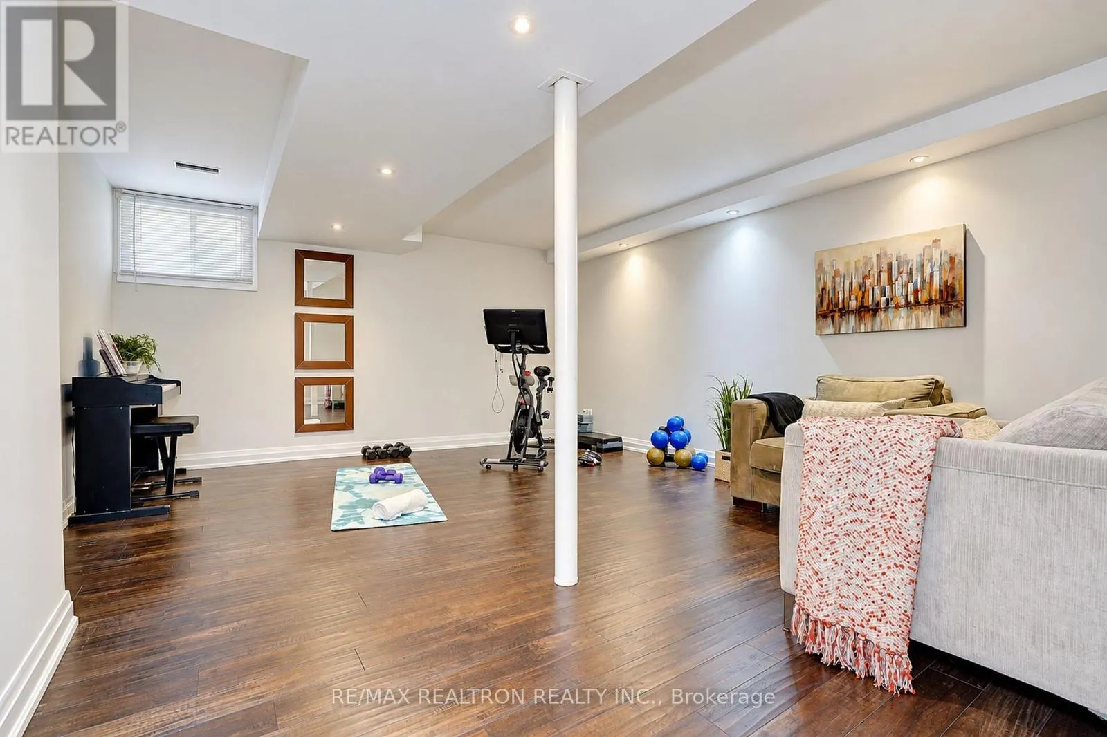 32 TROWELL LANE