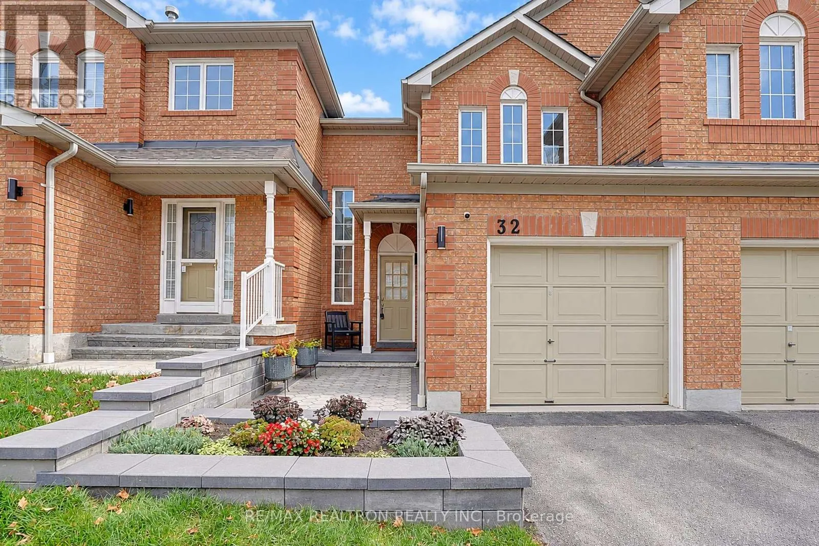 32 TROWELL LANE