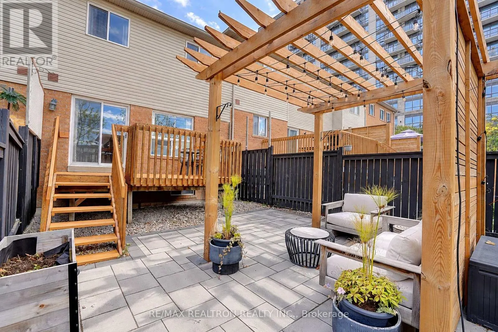 32 TROWELL LANE