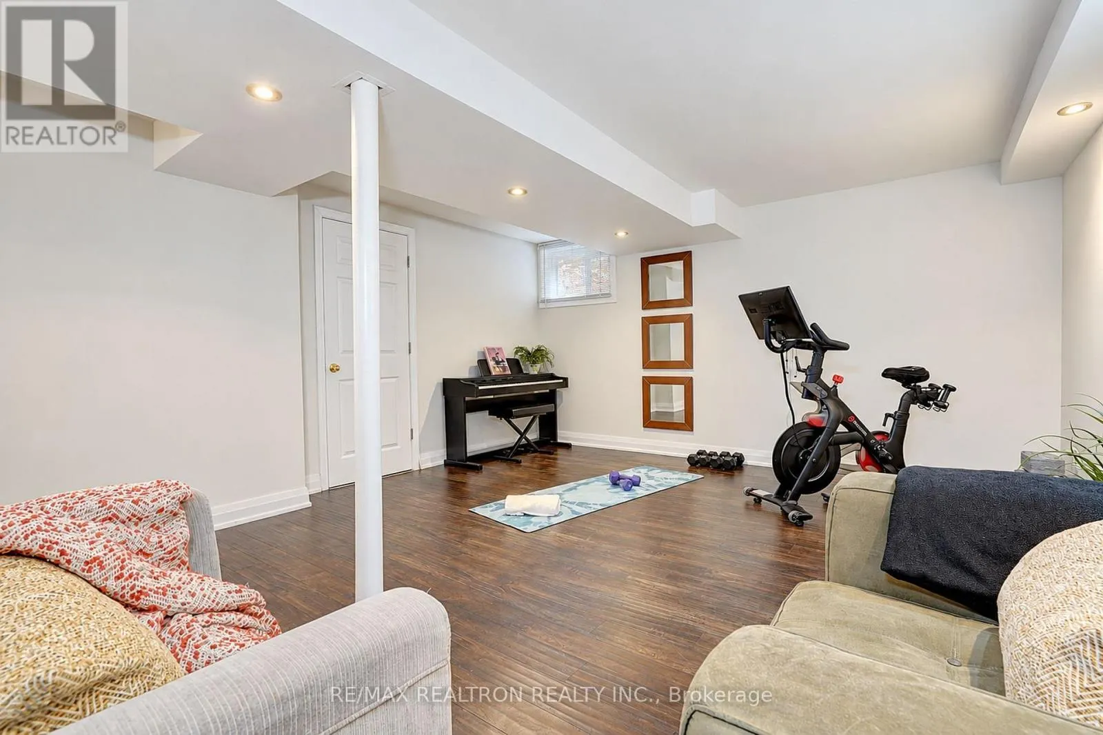 32 TROWELL LANE