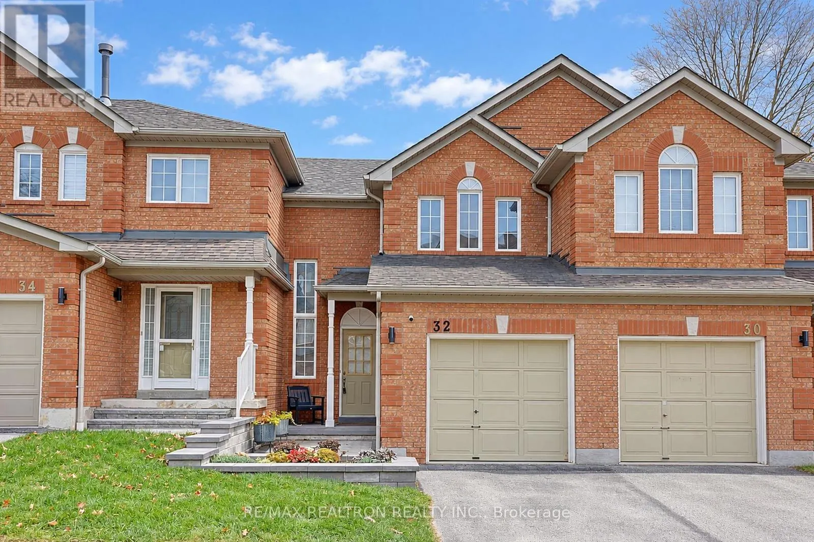 32 TROWELL LANE